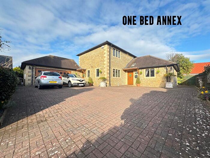 5 Bedroom Detached House For Sale In Bakers Field, Stalbridge, Sturminster Newton, DT10