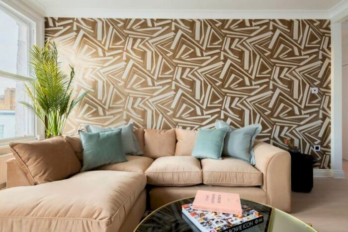 3 Bedroom Flat To Rent In Benthal Road, London, N16