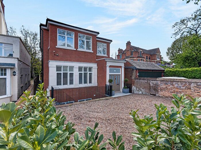 4 Bedroom Detached House For Sale In Woodborough Road, London, SW15