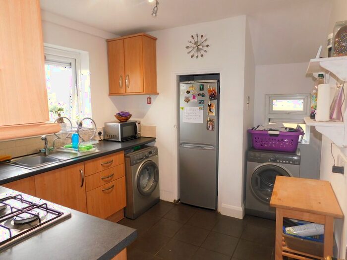 2 Bedroom Maisonette To Rent In Courtney Crescent, Carshalton, Surrey, SM5