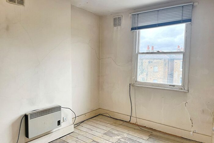 1 Bedroom Flat For Sale In Davisville Road, London, W12