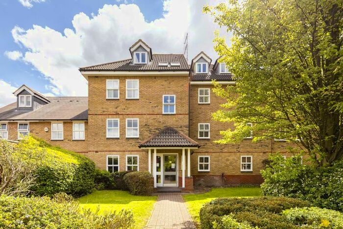 2 Bedroom Flat To Rent In Alfred Close, London, W4