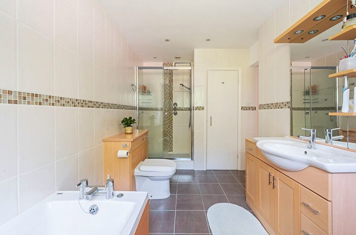 5 Bedroom Detached House For Sale In Glen Eyre Drive, Bassett, Southampton, Hampshire, SO16