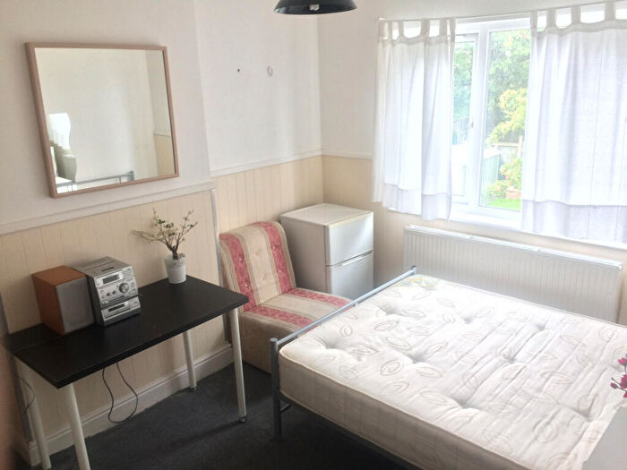 1 Bedroom Detached House To Rent In Kenwyn Drive, London, NW2