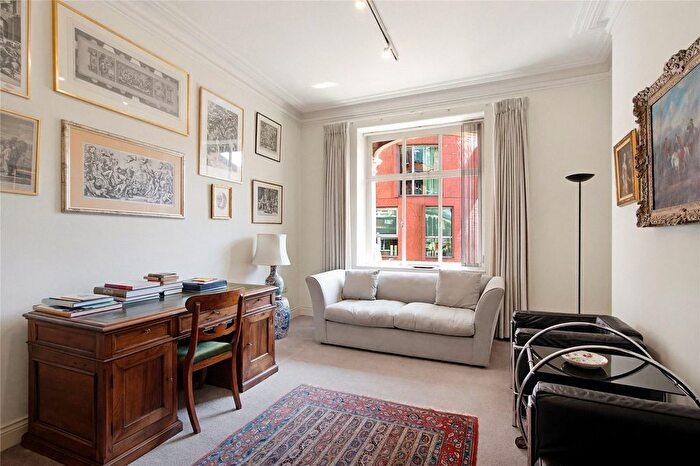 2 Bedroom Flat To Rent In Buckingham Court, Buckingham Gate, Westminster, London, SW1E