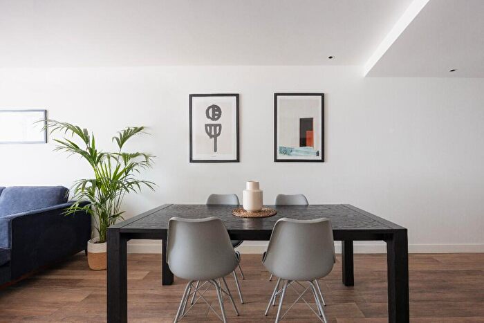 1 Bedroom Flat To Rent In Three Colts Lane, London, E2