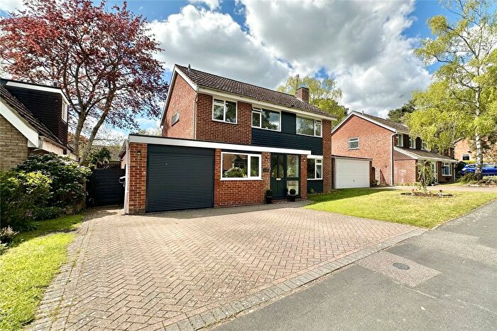 5 Bedroom Detached House For Sale In Dukes Mead, Fleet, Hampshire, GU51