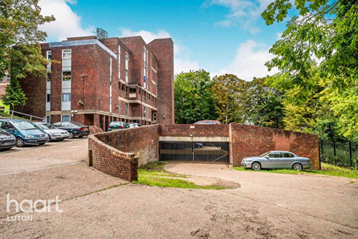 2 Bedroom Flat To Rent In Downs Road, Luton, LU1