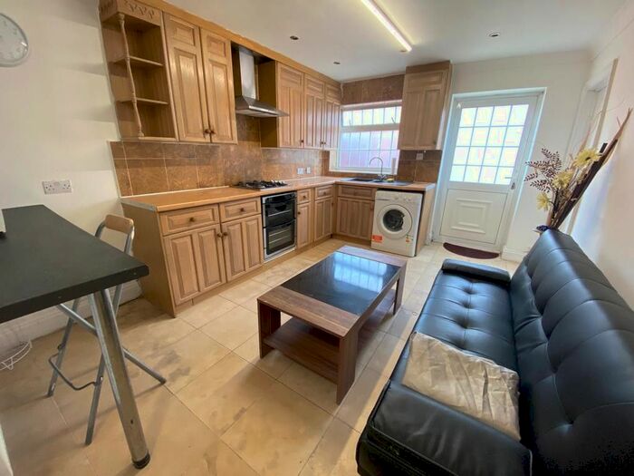 Studio To Rent In Brabazon Road, Hounslow TW5