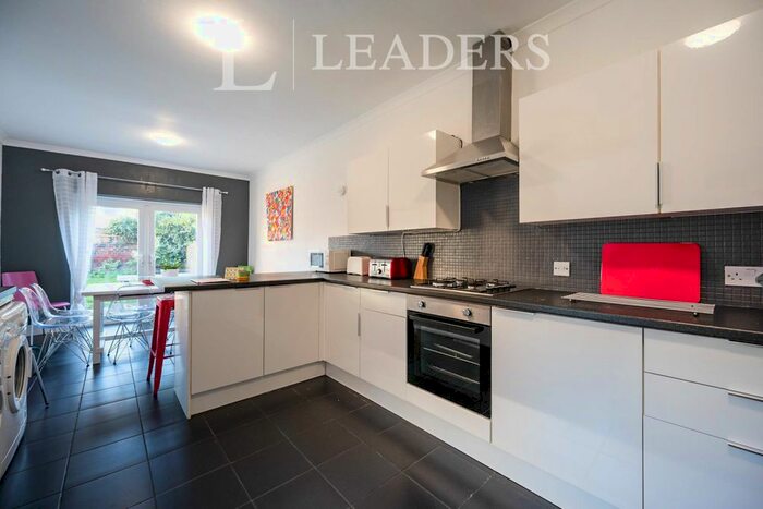 5 Bedroom Terraced House To Rent In Lawrence Road, Southsea, PO5