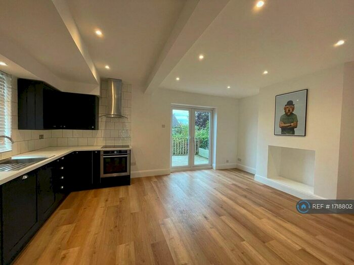 3 Bedroom Semi-Detached House To Rent In Lancastre Avenue, Leeds, LS5