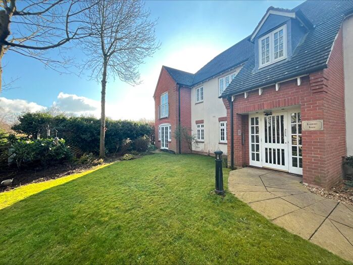 2 Bedroom Flat For Sale In Old Stafford Road, Coven, Wolverhampton, WV10