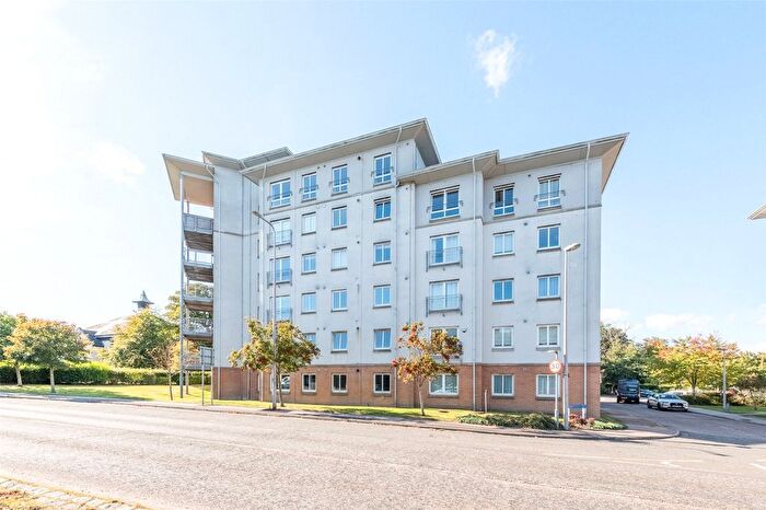 2 Bedroom Flat For Sale In Midstocket View, Aberdeen, Aberdeenshire, AB15