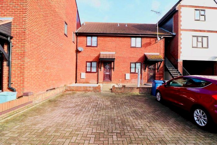 1 Bedroom House To Rent In Regent Court, Aveley, RM15