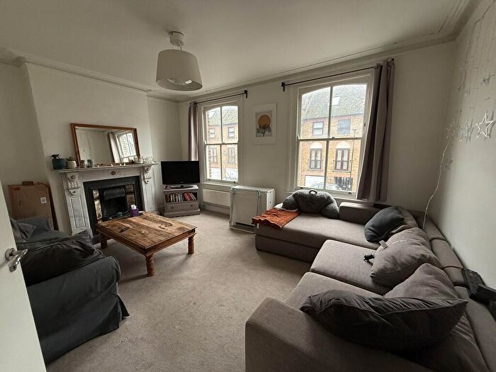 3 Bedroom Flat To Rent In Hatchard Road, N19