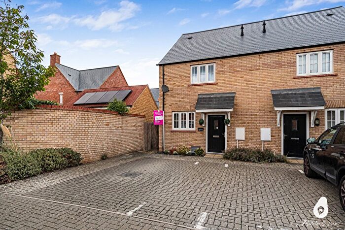 2 Bedroom End Of Terrace House For Sale In Lingfield Road, Bicester, OX26