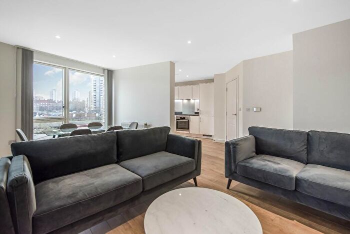 3 Bedroom Flat To Rent In Pavilions Court, Cooks Road, London, E15