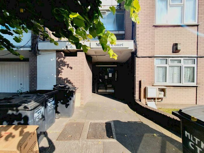 1 Bedroom Flat To Rent In Milton Court, Highfield Road, London, NW11