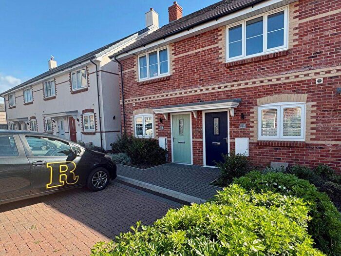 2 Bedroom House To Rent In Mateo Drive, Winton (), P07