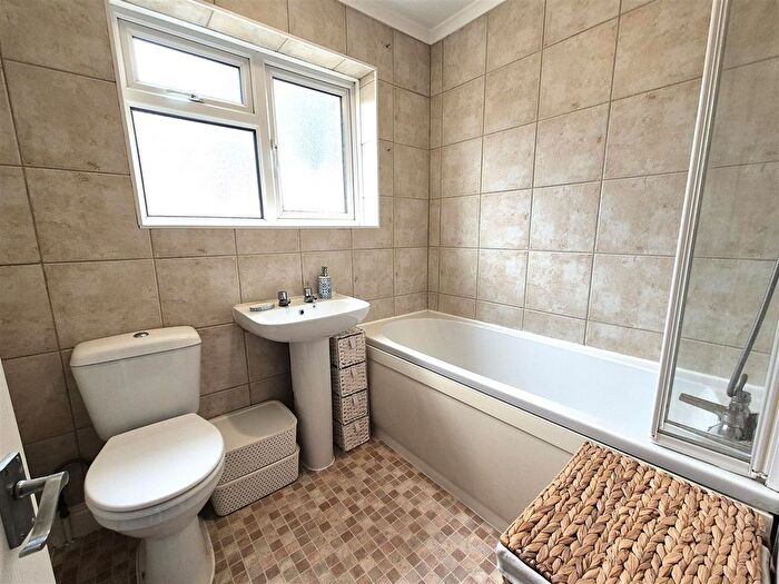 2 Bedroom Flat For Sale In Sea View Road, Parkstone, Poole, BH12