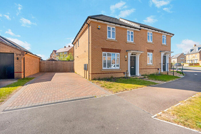 3 Bedroom Semi-Detached House To Rent In Peregrine Way, Wixams, Bedford, MK42