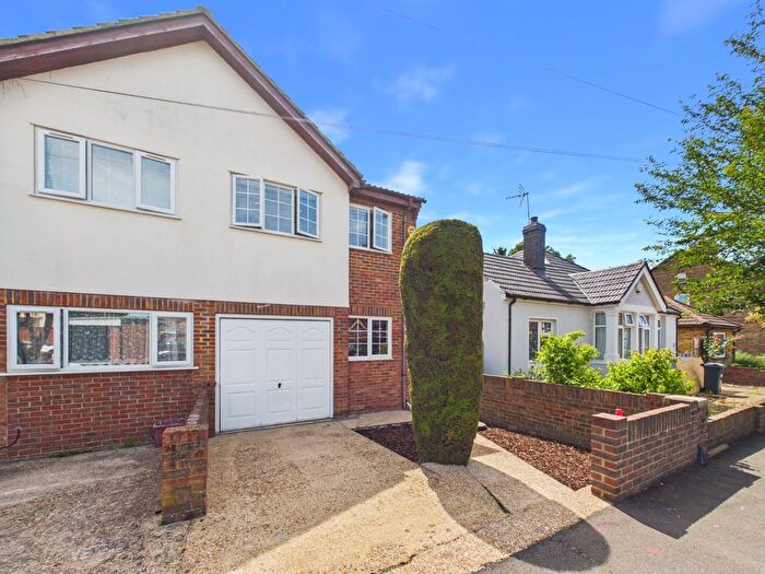 3 Bedroom Semi Detached House For Sale In Colonial Road, Feltham, Middlesex, TW14