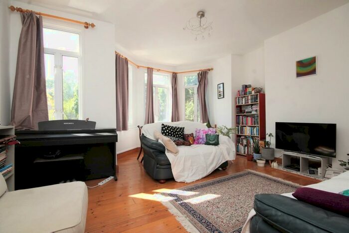 2 Bedroom Flat To Rent In Palace Gates Road, Alexandra Palace, N22