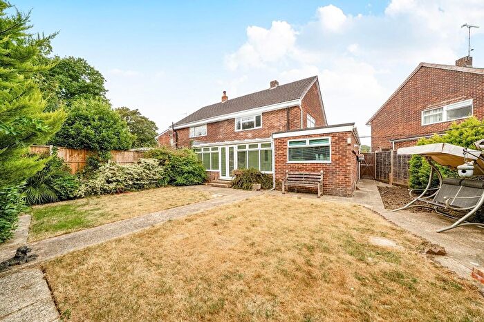 3 Bedroom Semi-Detached House For Sale In Hillmead Gardens, Havant, PO9