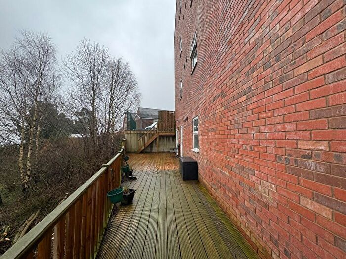 1 Bedroom Flat To Rent In Moorview House, High Street, S43