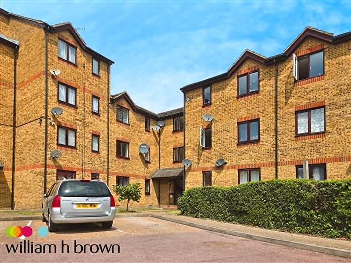 2 Bedroom Flat To Rent In Parsonage Road, Grays, RM20
