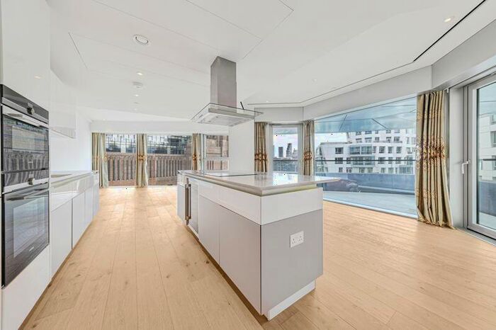 3 Bedroom Flat To Rent In Electric Boulevard, London, SW11