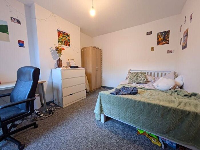 6 Bedroom Semi-Detached House To Rent In Teversal Avenue, Nottingham, NG7