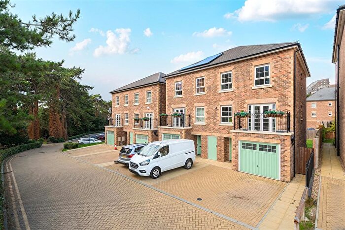 4 Bedroom End Of Terrace House To Rent In Balston Road, Maidstone, ME14