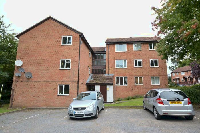 2 Bedroom Flat To Rent In Chessington Hall Gardens, Chessington, Surrey., KT9