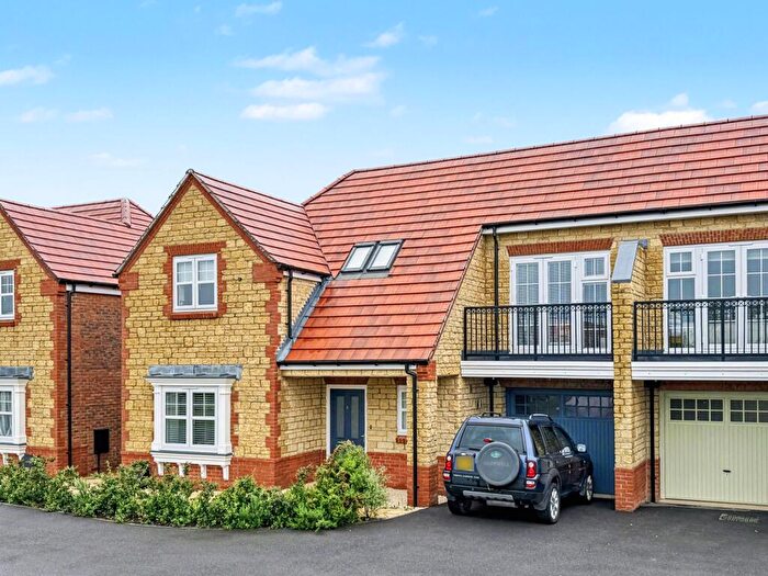 3 Bedroom Semi-Detached House For Sale In Cobden Green, Faringdon, SN7