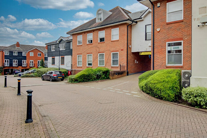 2 Bedroom Flat To Rent In Harvest Lane, Thames Ditton, KT7