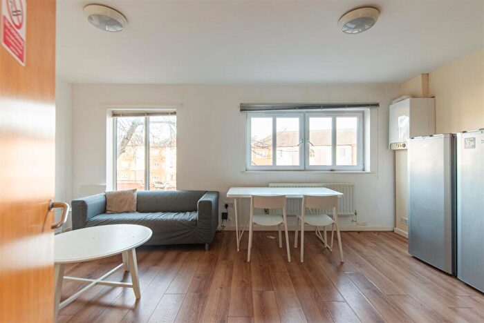 5 Bedroom Flat To Rent In Monday Crescent, City Centre, Newcastle Upon Tyne, NE4