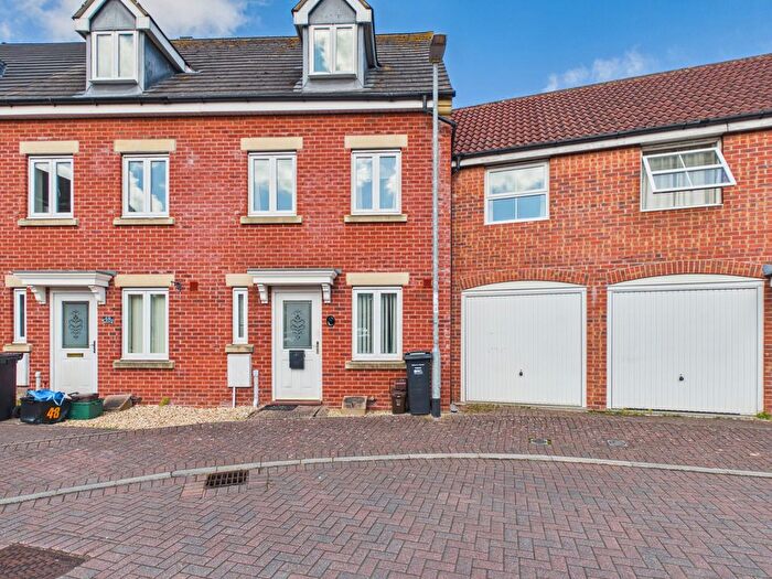 3 Bedroom Town House For Sale In Viscount Square, Bridgwater, TA6
