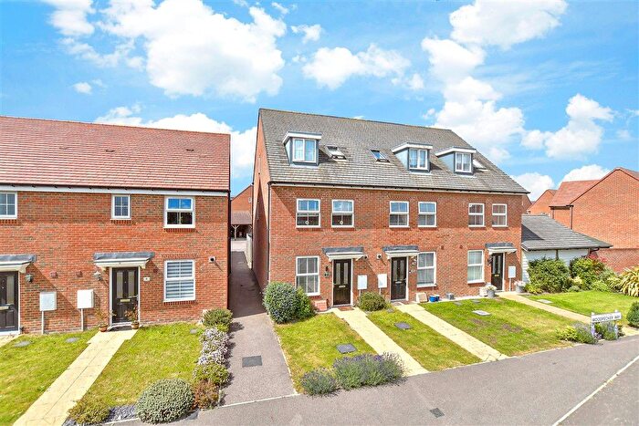 4 Bedroom Town House For Sale In Woodpecker Way, Hythe, Kent, CT21