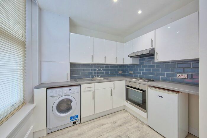 1 Bedroom Flat To Rent In Childs Street, Earls Court, London, SW5