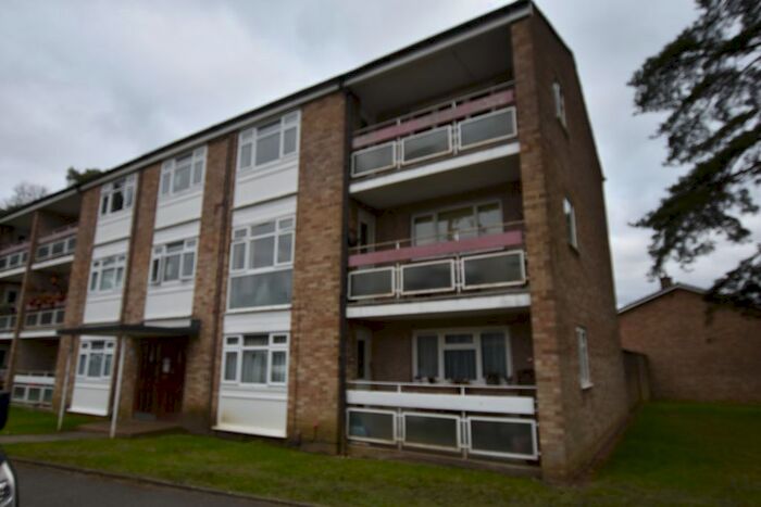 2 Bedroom Flat To Rent In Uffington Drive, Bracknell RG12
