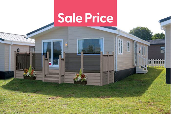 2 Bedroom Park Home For Sale In Cheltenham, Gloucestershire, GL50