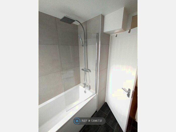 1 Bedroom Flat To Rent In The Laurels, Bromley, BR2