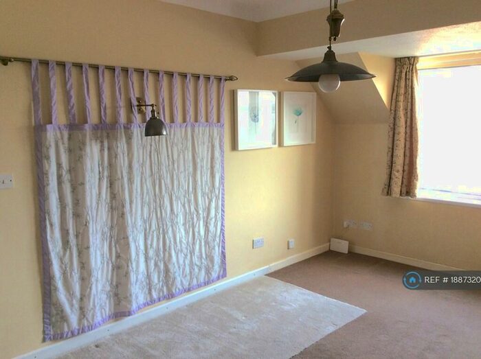 1 Bedroom Flat To Rent In Homeberry House, Cirencester, GL7