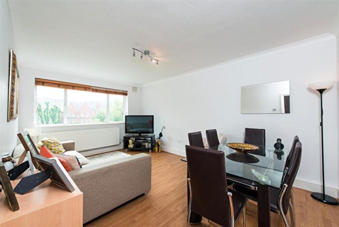 3 Bedroom Apartment To Rent In Fairfax Road, South Hampstead, NW6