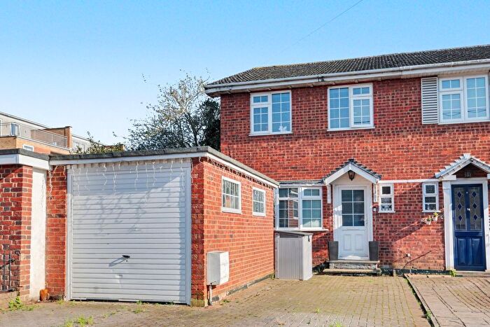3 Bedroom Semi Detached House For Sale In Ash Road, Benfleet, SS7