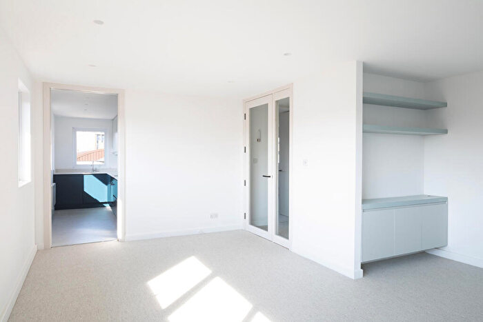 2 Bedroom Apartment To Rent In Russell Court, Cambridge, Cambridgeshire, CB2