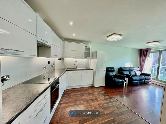 2 Bedroom Flat To Rent In Ashleigh Court, Watford, WD17