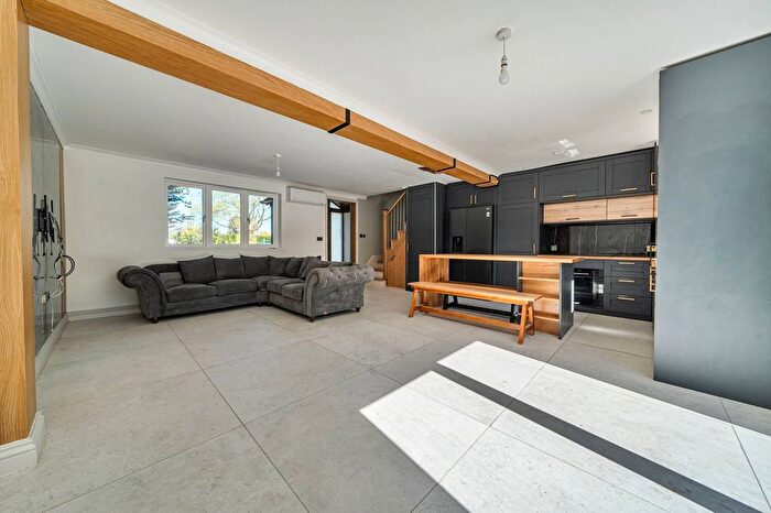 3 Bedroom Semi-detached House To Rent In Tedder Road, Hemel Hempstead, HP2