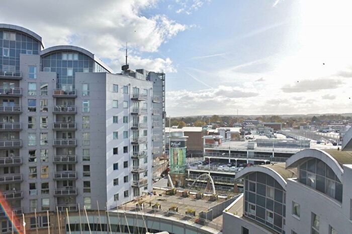 2 Bedroom Flat To Rent In Crown Heights, Alencon Link, Basingstoke, RG21